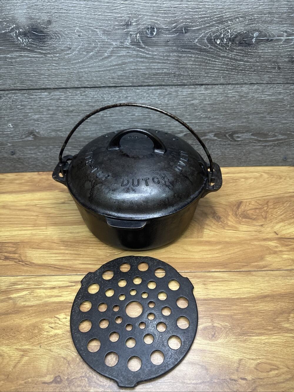 1920 Griswold Erie Pa. Tite Top Dutch Oven #7 With Original Trivet